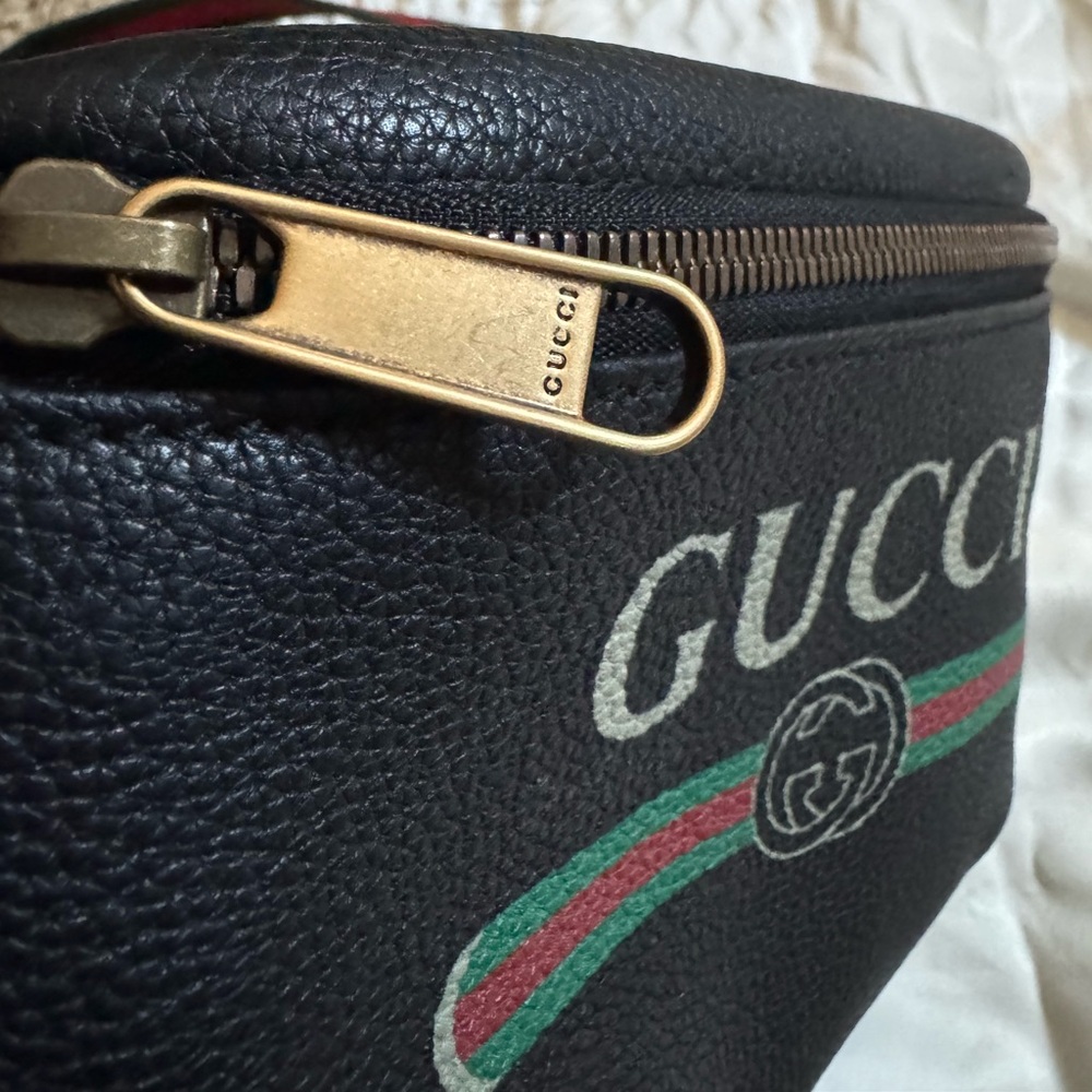 Authentic π― Gucci Leather Small Beltbag - Picture 5 of 10